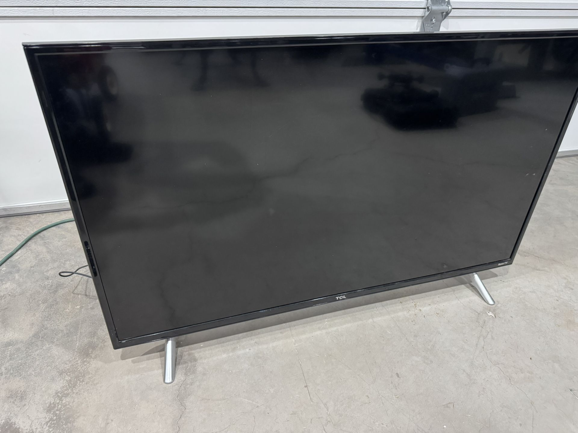 40”inch TCL smart tv. NO REMOTE! -35ave & Glendale