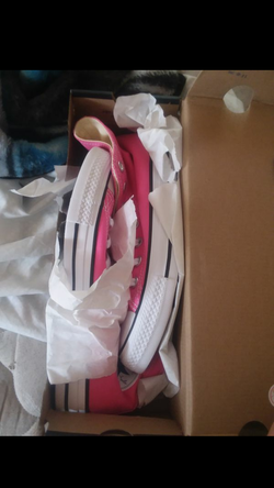 Pink Brand New Converse Size 7 in Women 5 in Men