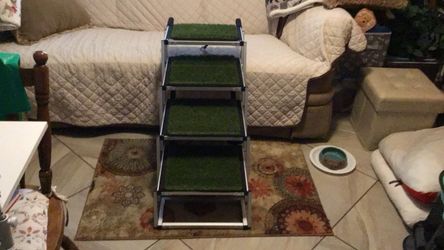 Portable Pet Stairs with Artificial Grass Steps