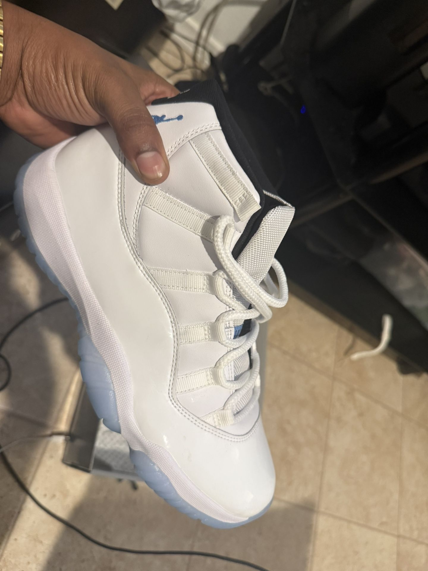 Air Jordan 11 Retro 'Legend Blue' in size 9.5(Worn Twice Shortly)