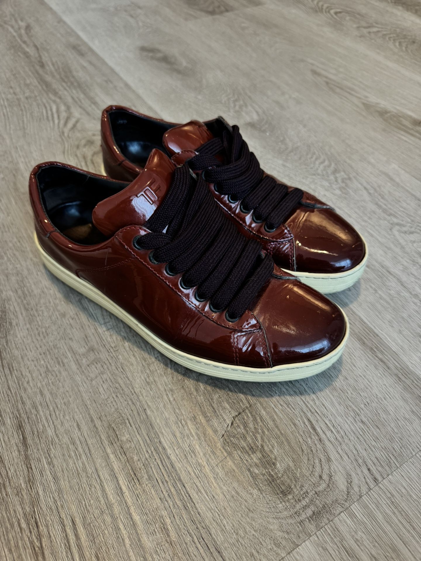 Tom FORD Patent Leather Low-Top Sneakers.  burgundy