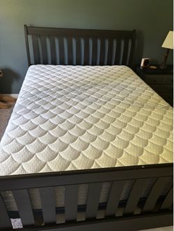 Queen mattress/ bed frame