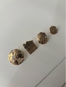Gold earrings
