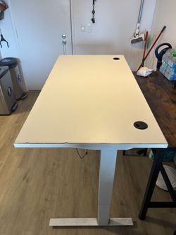 Electric Adjustable Heigh Stand Up Desk 60 x 30" up to 48" high