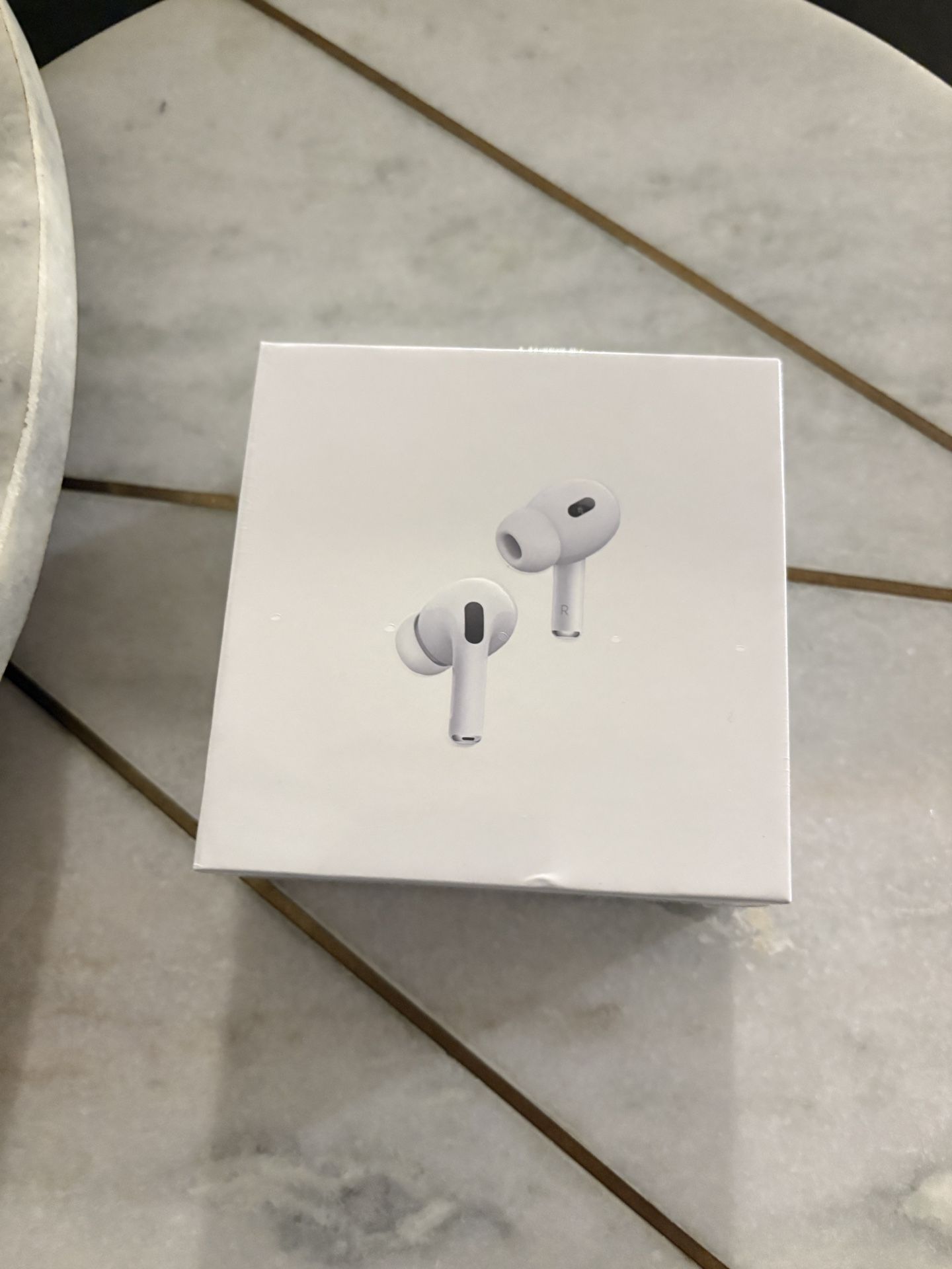 AIRPODS