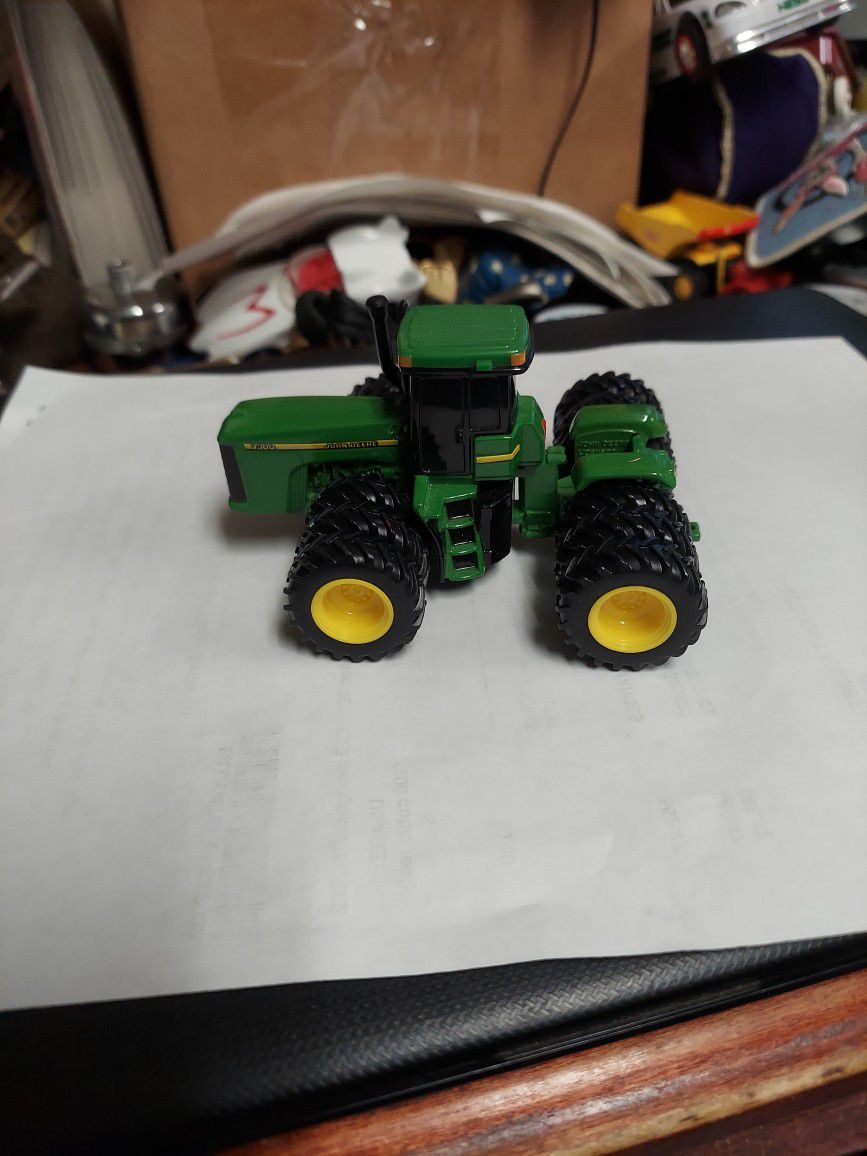 John Deere Tractor, 12 Tires, 4 Inches Long, Like New, Die Cast