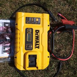 DeWalt 3-way 1000W Power Inverter Brand New