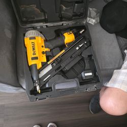 DEWALT DWFP72155 Angle Finish Nailer - Yellow/Black