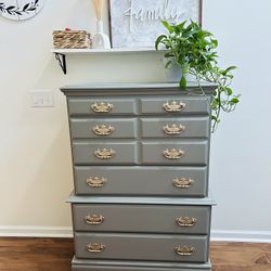 solid wood dresser🌟