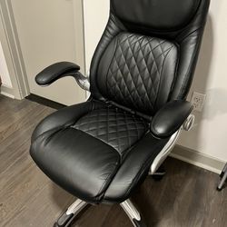 Stylish, Modern & Ergonomic Desk Chair - Like New
