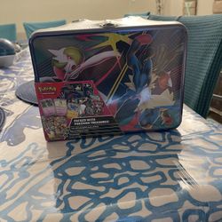 Pokemon 2025 Collectors Fall Chest (6 Packs)