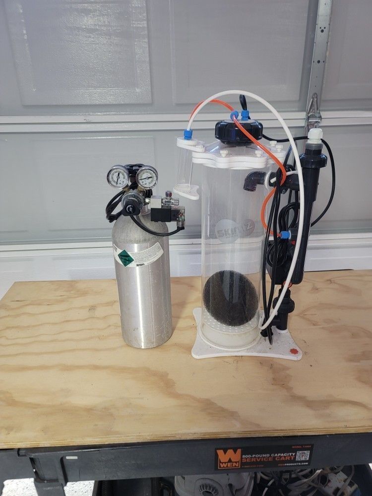 Saltwater Aquarium Calcium Reactor - Skimz Monzter E-Series CM152, Tank & Regulator