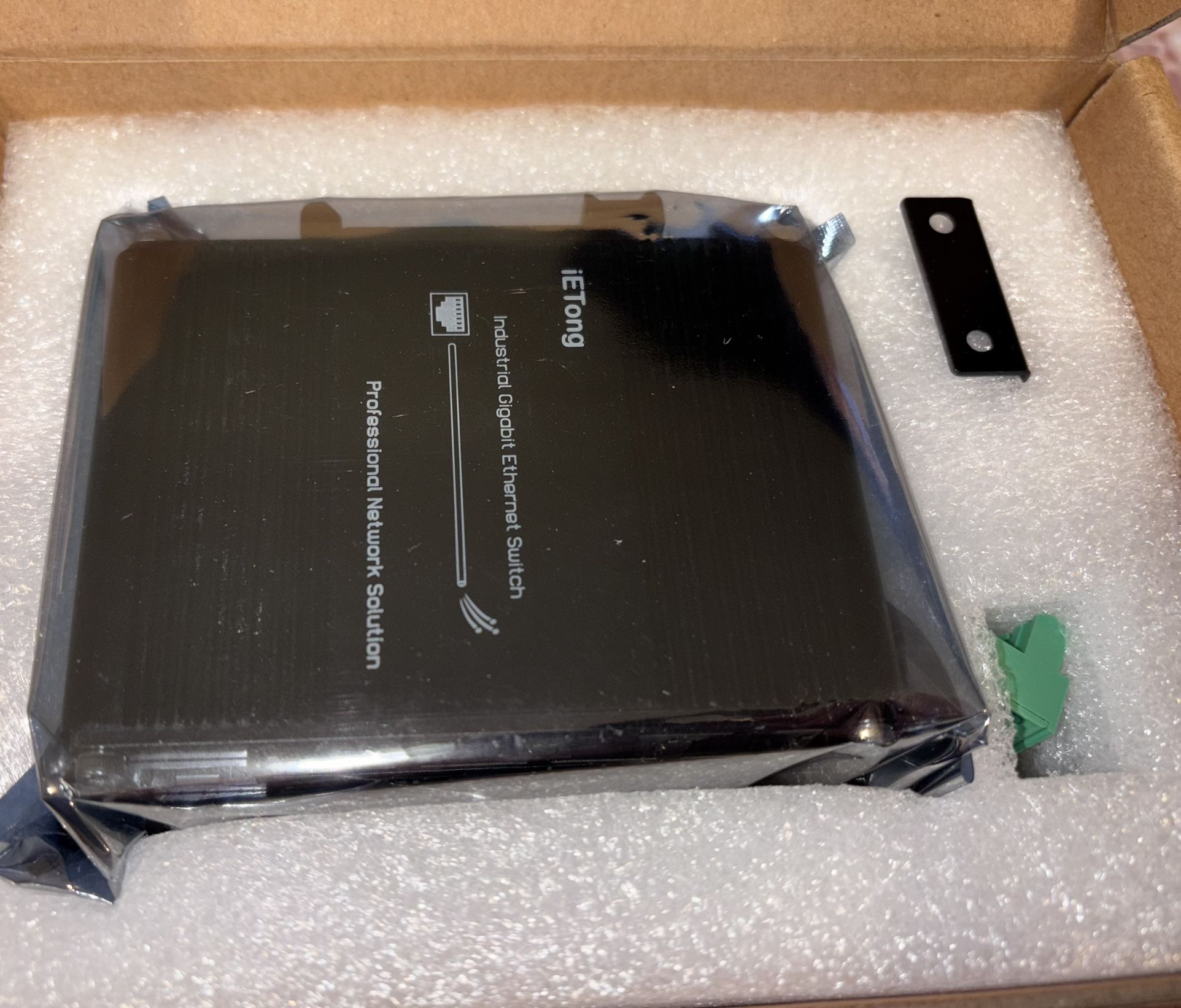 8-Port Industrial Gigabit Switch with 2 Gigabit SFP Uplinks,Din-Rail Ethernet Network Switch 20Gbps Switching Capacity 12-48 V DC Power Input for Refi