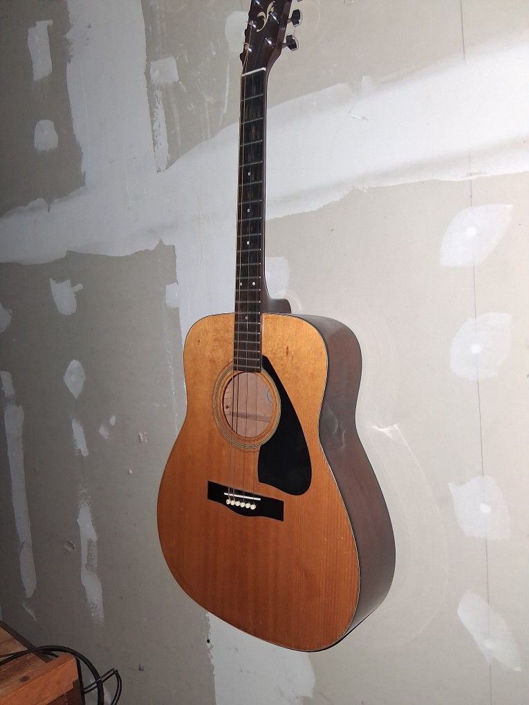 Yamaha Fg-405Gigmaker Delux Acoustic Guitar 