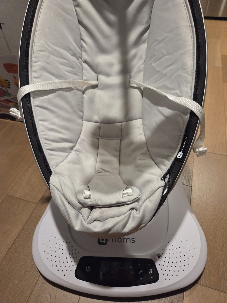 MamaRoo Baby Swing