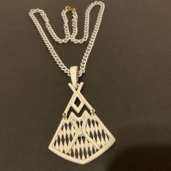 24” White Chain Necklace With Large Pendant And Gold Clasp