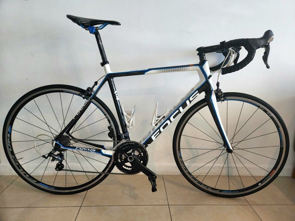 FOCUS CAYO EVO 4.0 CARBON ROAD BIKE