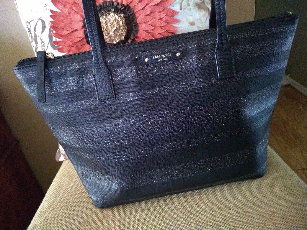 Kate Spade Black Purse in Good Conditions, Super Clean,!!!