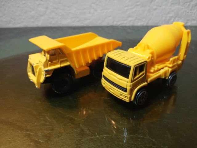 Maisto Dump Truck

& Cement Mixer 

