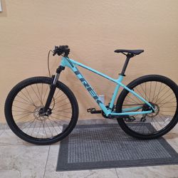 TREK MARLIN 6 MOUNTAIN BIKE 29 ER ( CHECK MY OTHER BIKES)