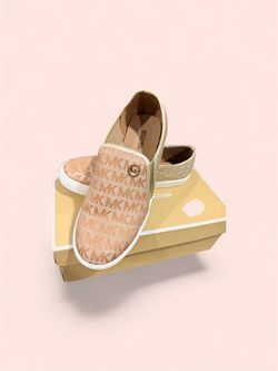 MICHAEL KORS SLIPPING TENIS SHOES NEW SIZE 6 29.99