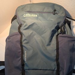 CamelBak Cloud Walker 18 Hiking Hydration Backpack Cabernet, 70oz
