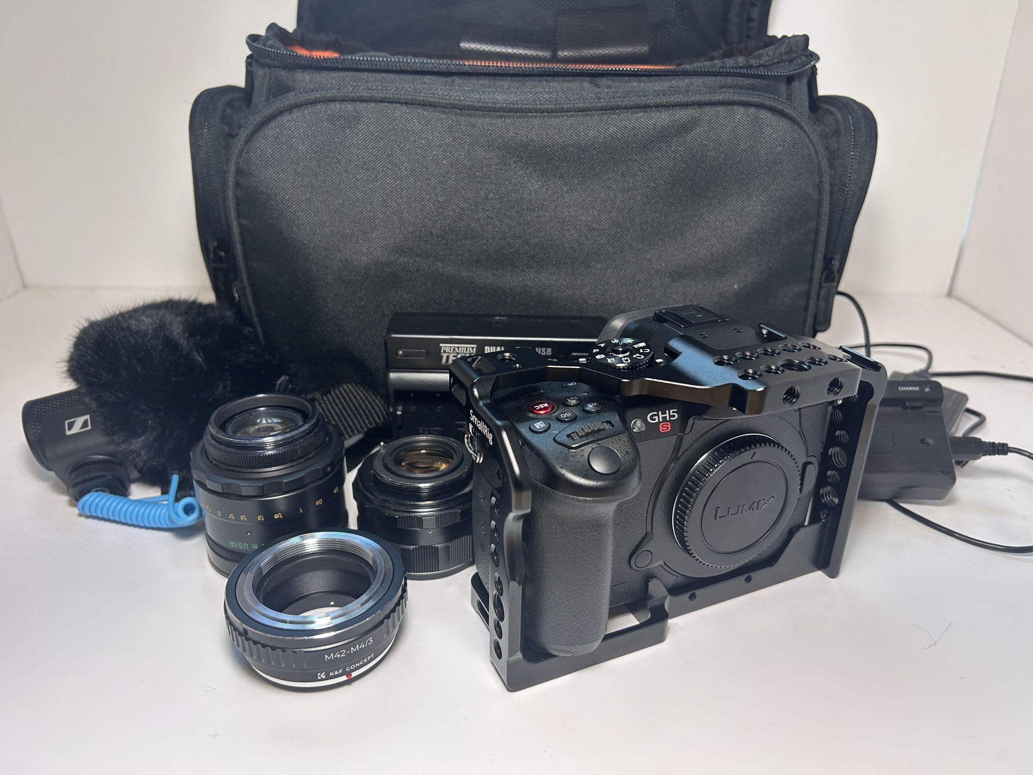 Panasonic LUMIX GH5s Camera/Lens/SmallRig/Audio/Bag MINT CONDITION FULLY WORKING