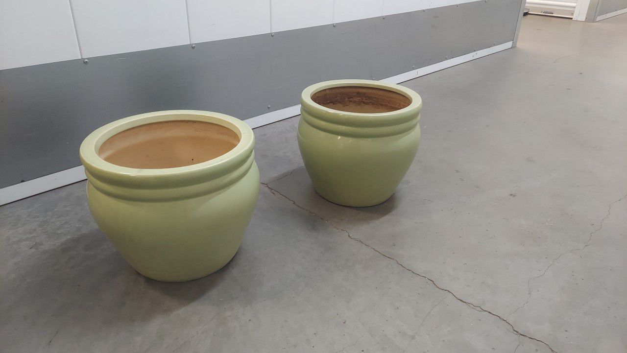 Set Of 2 Plant Pots