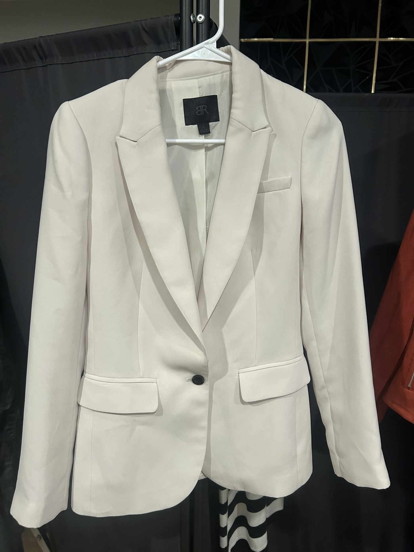 Women’s Banana Republic Ivory Blazer Size 2