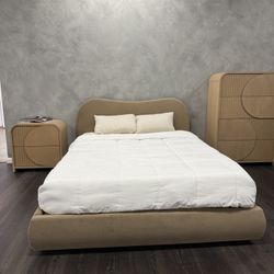 Japandi Storage Bed Frame – 40” Curved Headboard – Performance Velvet – New