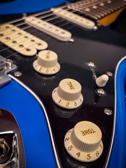 -$400 Player II Modified Stratocaster HSS Rosewood Fingerboard Electric Blue guitar strat