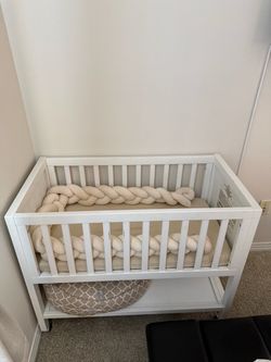 White Wood Baby Crib with Bottom Shelf