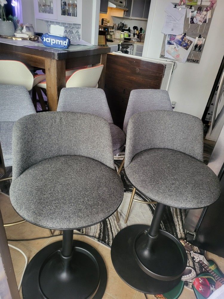 2 Barstool Used Still Good Condition Can Go Upper 32 "High