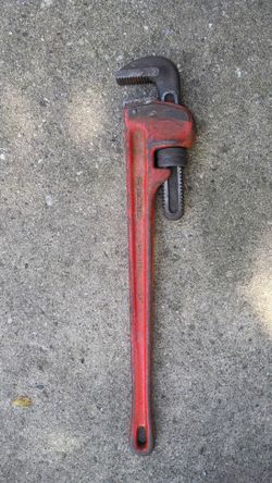 Rigid Pipe Wrench 24"