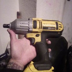 20v DeWalt 1/2 In Impact Wrench With Battery
