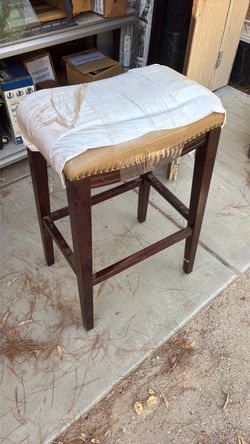 Bar/counter stools x3