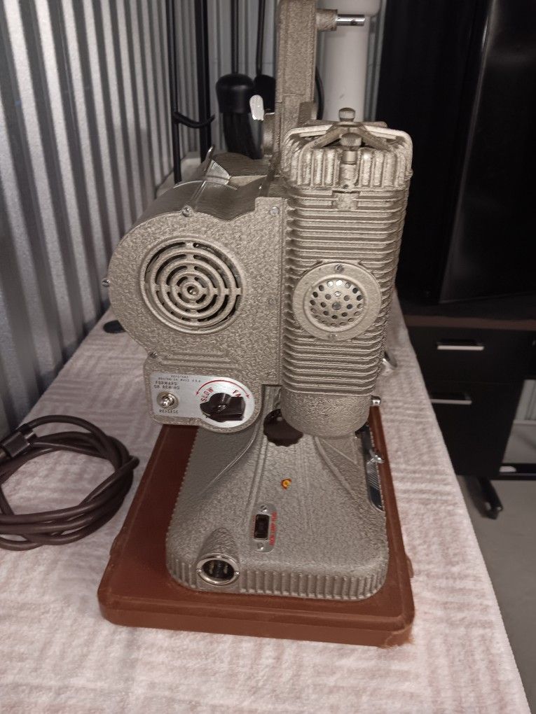 Vintage Keystone Regal K-109 8mm Movie Projector