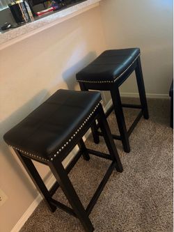 2 Black barstools