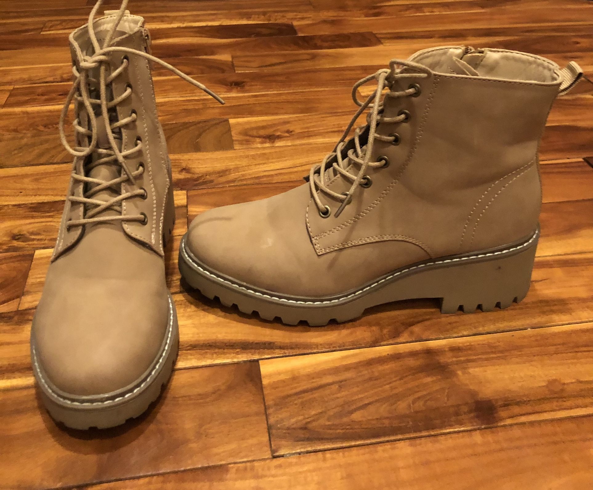 Women’s Boots Size 8