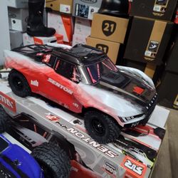 RC Brushless Electric Short Course Truck 50mph 1/10 Scale 4x4 ARRMA Senton BLX 3s 