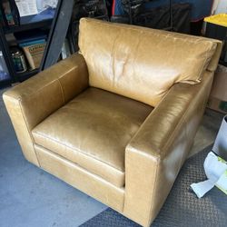 Crate & Barrel Lounge 40” Leather Sofa Chair