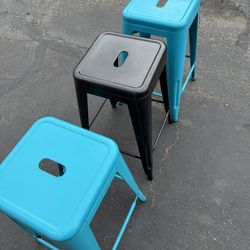 3 Metal Stools Regular High / 3 Bancos De Metal Igualdad El alto como Sillas 18” 