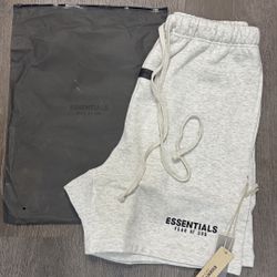 essential shorts light oatmeal