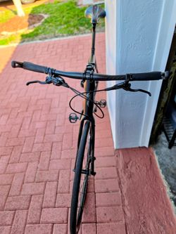 Specialized Sirrus Sport Carbon Bike – Lightweight Carbon Fitness/Road Hybrid – Hydraulic Disc Brakes