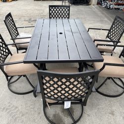 Patio Table And 6 Chairs 