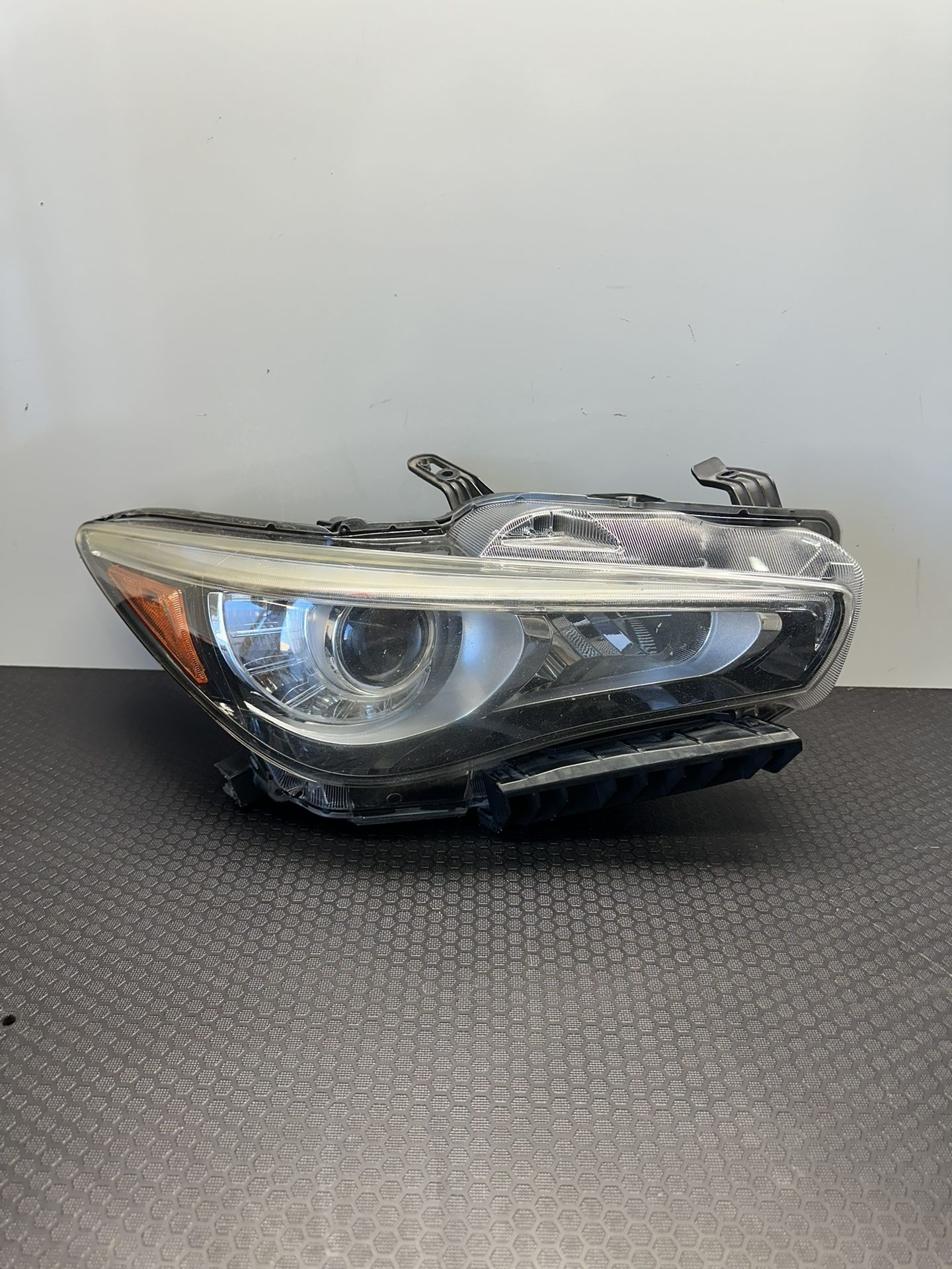 2014-2020 Infiniti Q50 Headlight Oem