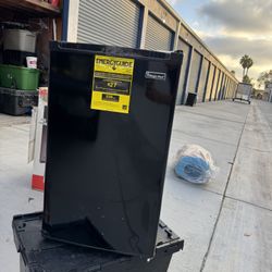 4.4 Cu Ft Mini Fridge