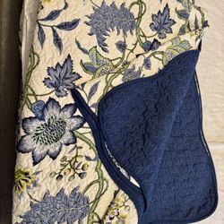 Queen Size Quilt/Bedspread