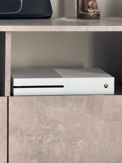 Xbox One S 1TB Bundle + Controller & Call of Duty