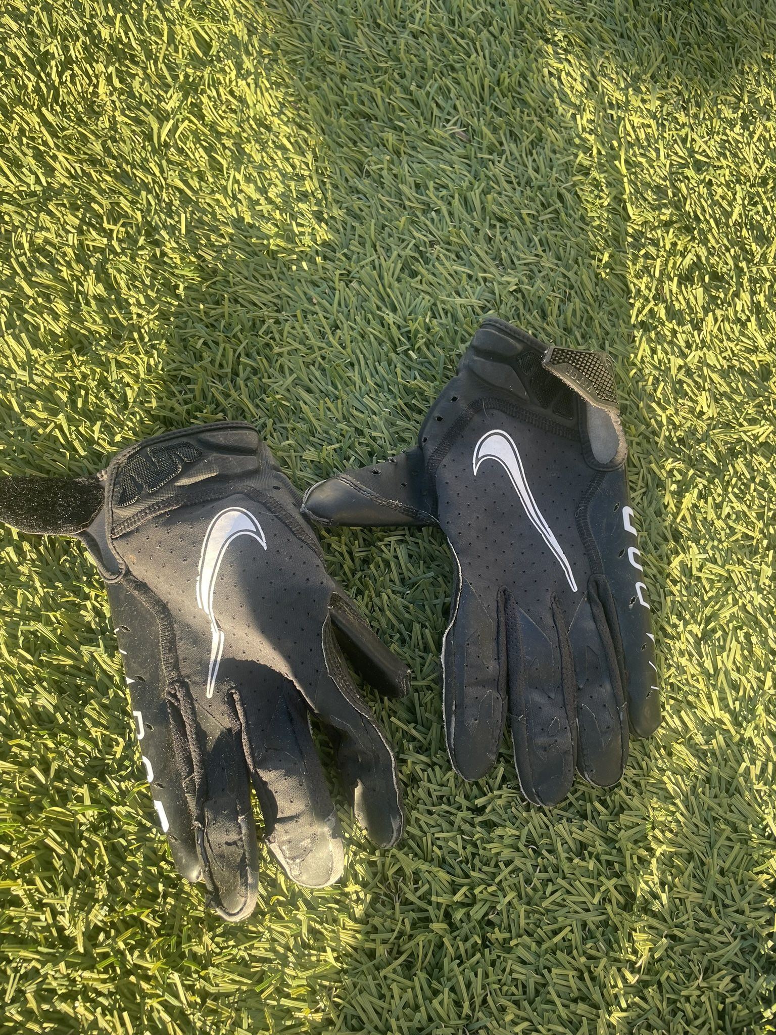 black nike vapor football gloves